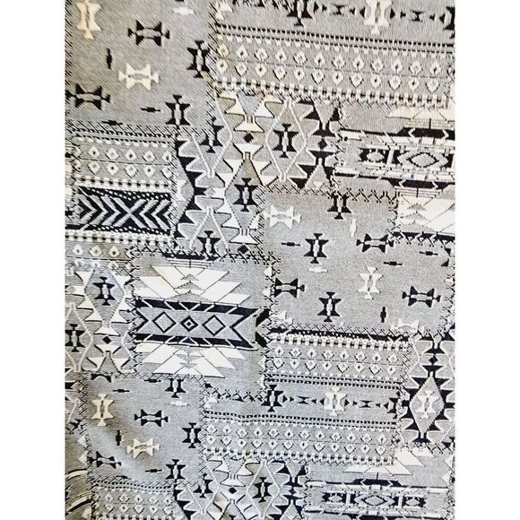 Chico's Travelers 2 Tank Top Medium Black White Stretch‎ Crop Indian Design USA - Picture 3 of 4